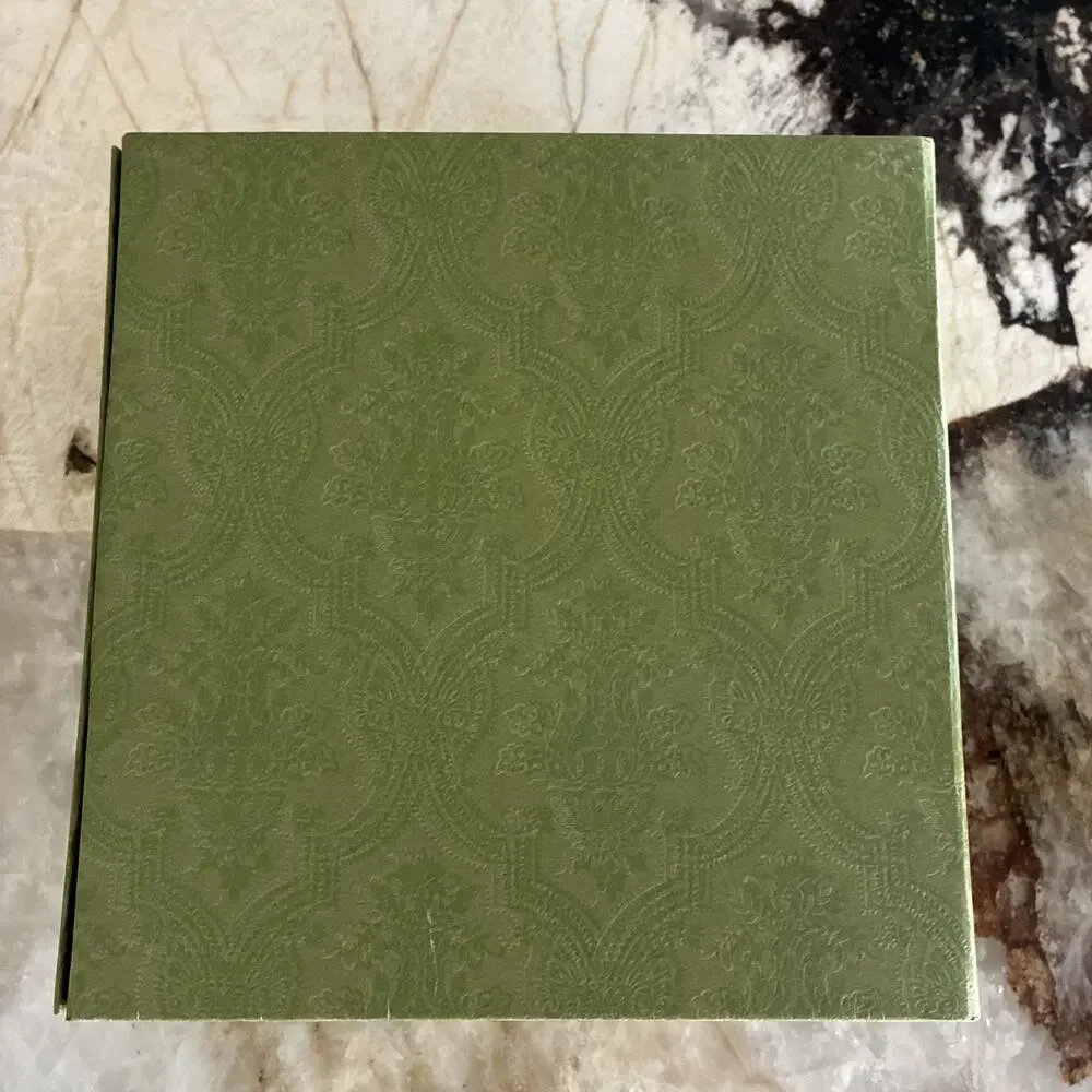GUCCI EMPTY Embossed Green Gift BOX Hinged Magnetic Lid 7.5 X 7.5 X 4.5